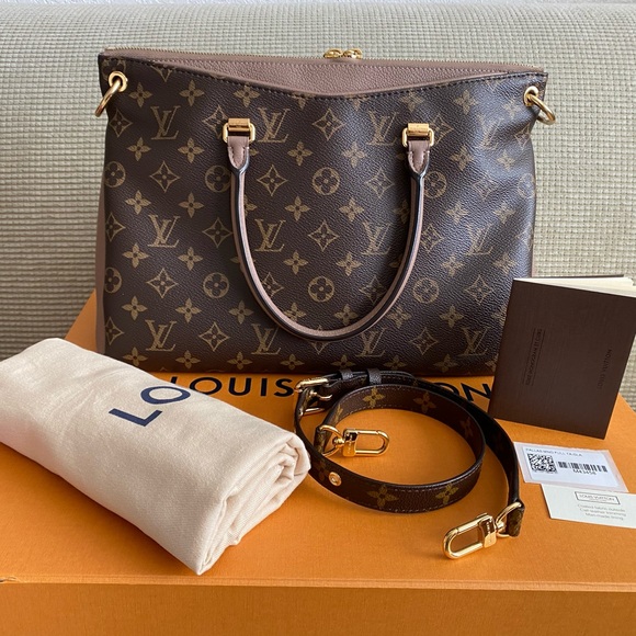 Louis Vuitton Handbags - 🌸Louis Vuitton Pallas MM🌸